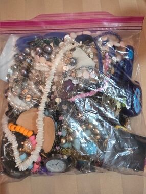 LARGE GRAB BAG OF MIXED JEWELRY KEEP OR RESELL